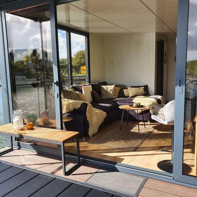 Modern, Brand New Houseboat Near Amsterdam Otel Monnickendam Dış mekan fotoğraf