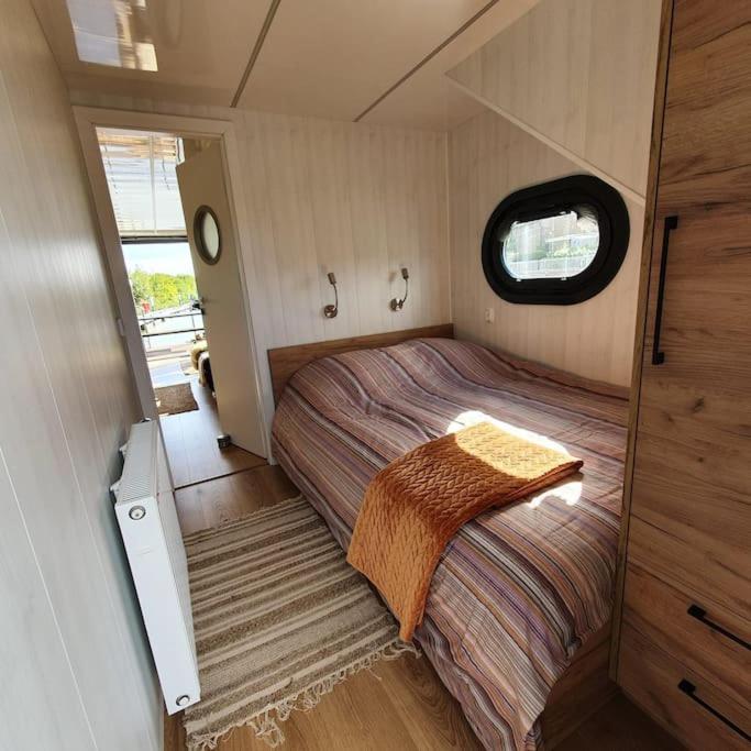 Modern, Brand New Houseboat Near Amsterdam Otel Monnickendam Dış mekan fotoğraf