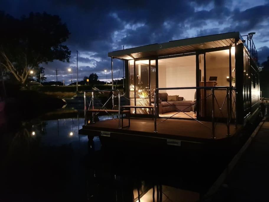 Modern, Brand New Houseboat Near Amsterdam Otel Monnickendam Dış mekan fotoğraf