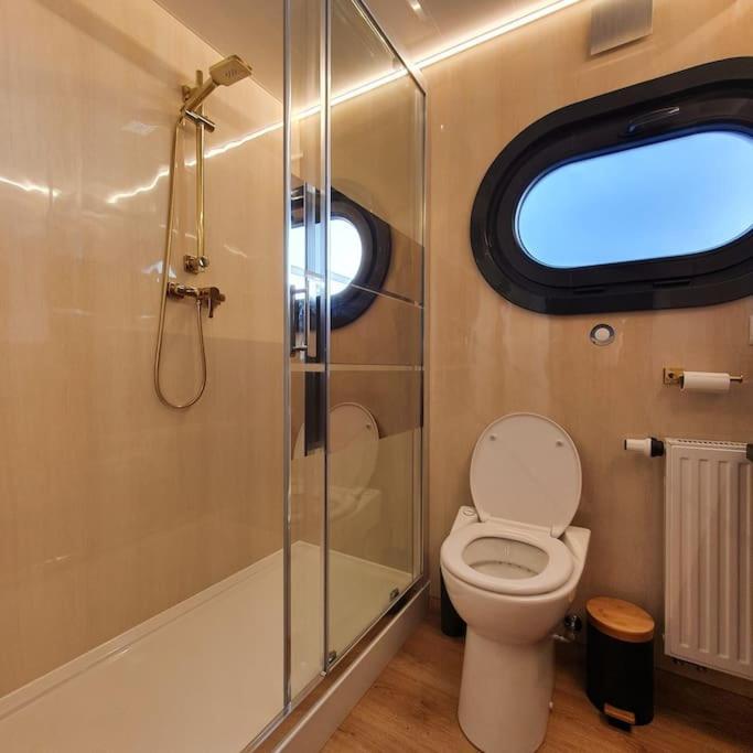Modern, Brand New Houseboat Near Amsterdam Otel Monnickendam Dış mekan fotoğraf