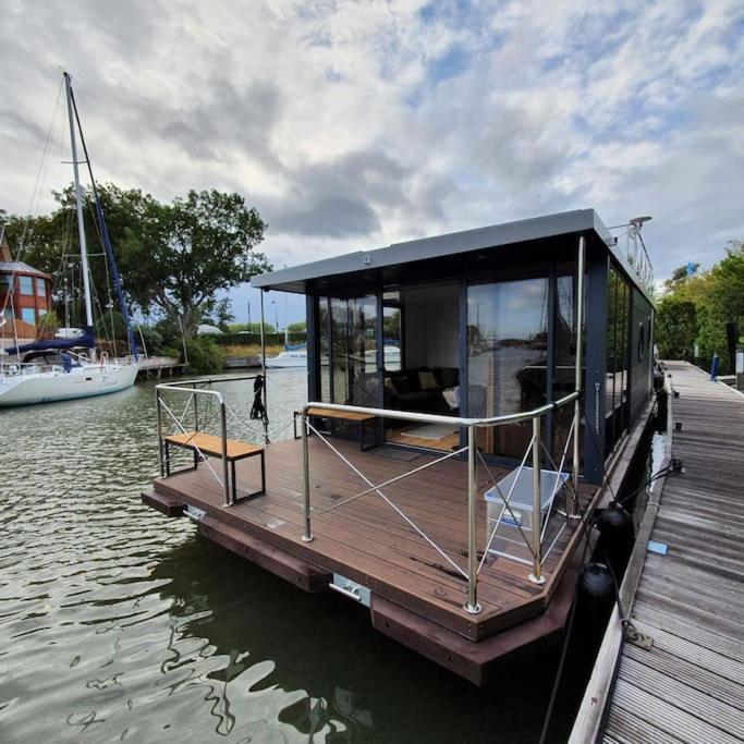 Modern, Brand New Houseboat Near Amsterdam Otel Monnickendam Dış mekan fotoğraf