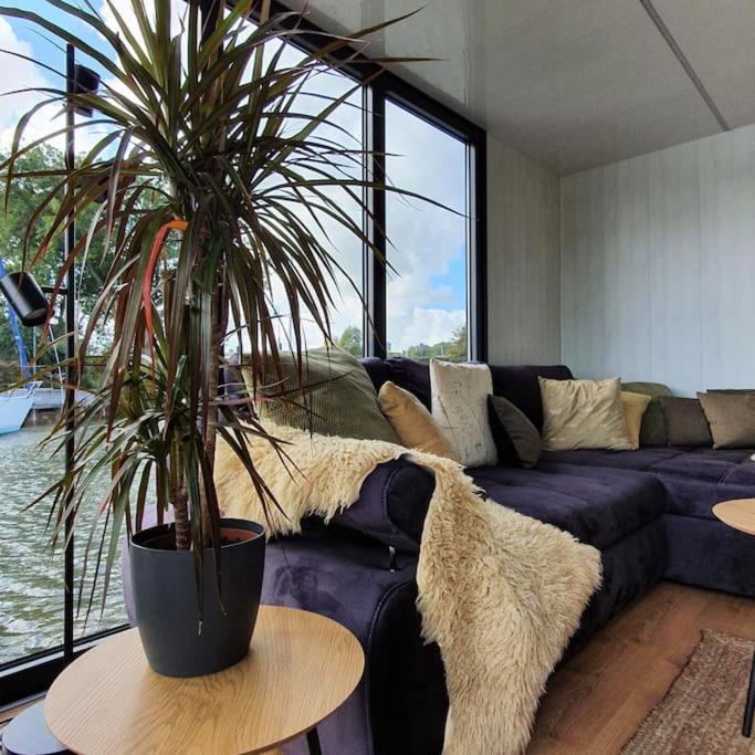 Modern, Brand New Houseboat Near Amsterdam Otel Monnickendam Dış mekan fotoğraf