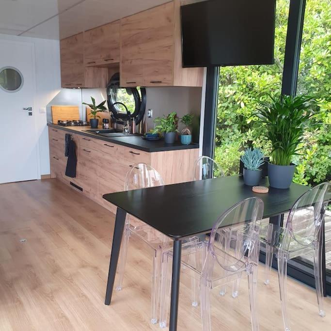Modern, Brand New Houseboat Near Amsterdam Otel Monnickendam Dış mekan fotoğraf