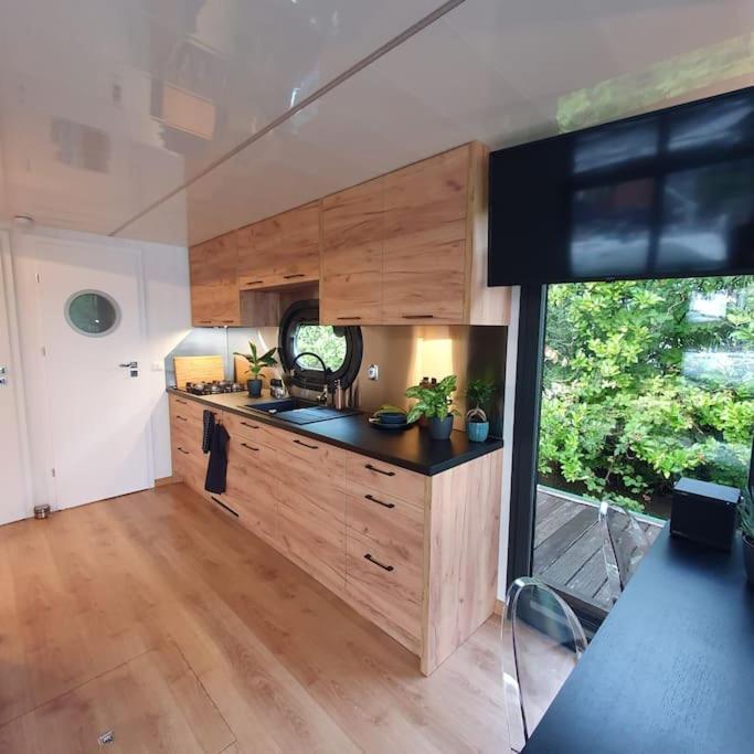Modern, Brand New Houseboat Near Amsterdam Otel Monnickendam Dış mekan fotoğraf