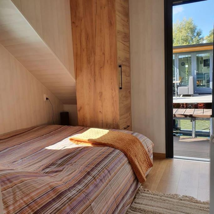 Modern, Brand New Houseboat Near Amsterdam Otel Monnickendam Dış mekan fotoğraf