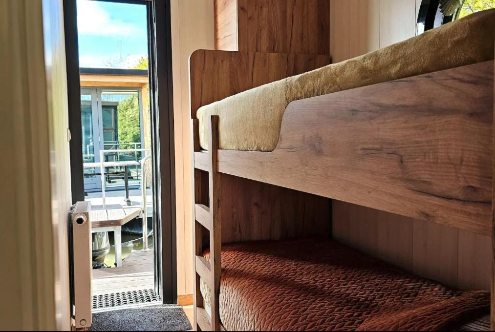 Modern, Brand New Houseboat Near Amsterdam Otel Monnickendam Dış mekan fotoğraf